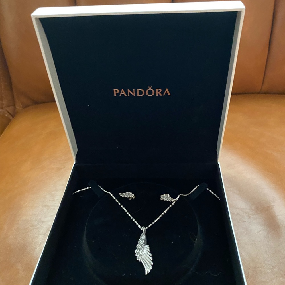 New Pandora crystal wing necklace and earrings set